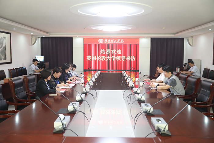 Representative of the University of London Visited QIT