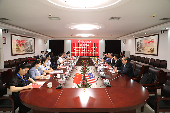 Delegation from University Malaysia Sarawak Visited QIT