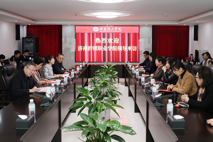 Delegation from Jinan Nursing Vocational College Visits QIT for Exchange and Collaboration