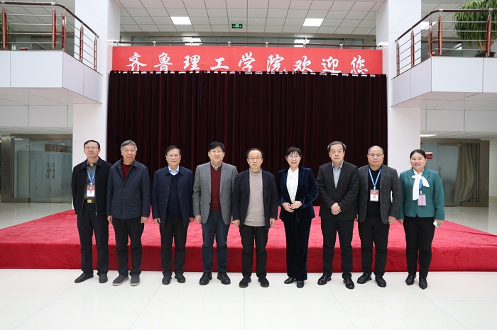 Professor Li Jinghong, Academician of the Chinese Academy of Sciences, Visits QIT for Lecture and Guidance