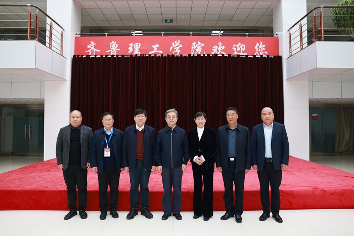 Vice President of the China Association for Non-State-Funded Education, Wang Lisheng, Visits QIT for Research and Guidance