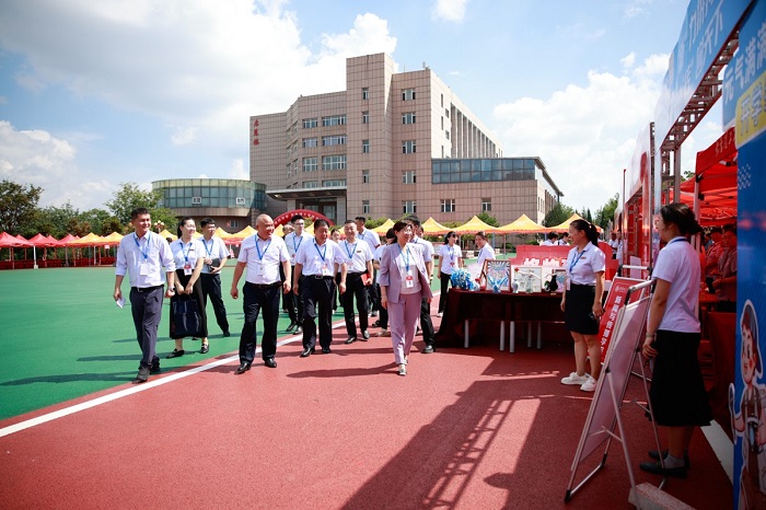 QIT Leaders Conduct On-site Inspections of Freshmen Welcome Preparations to Ensure a Smooth Start for the Class of 2025